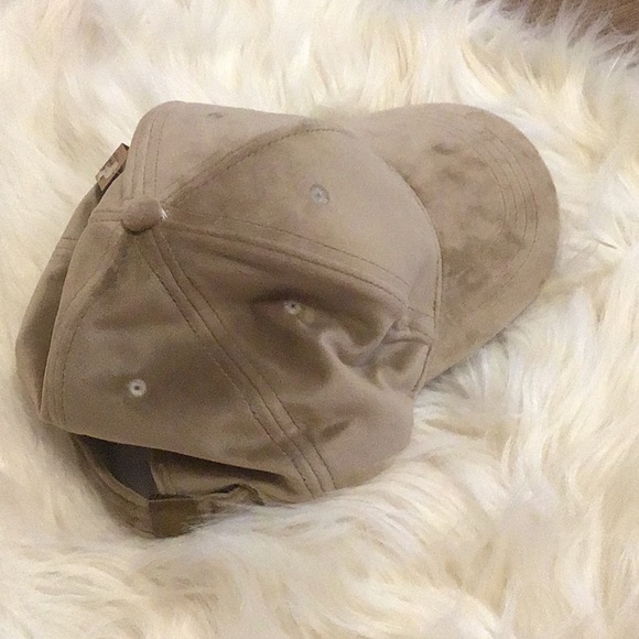 Hat - Picture 4 of 6